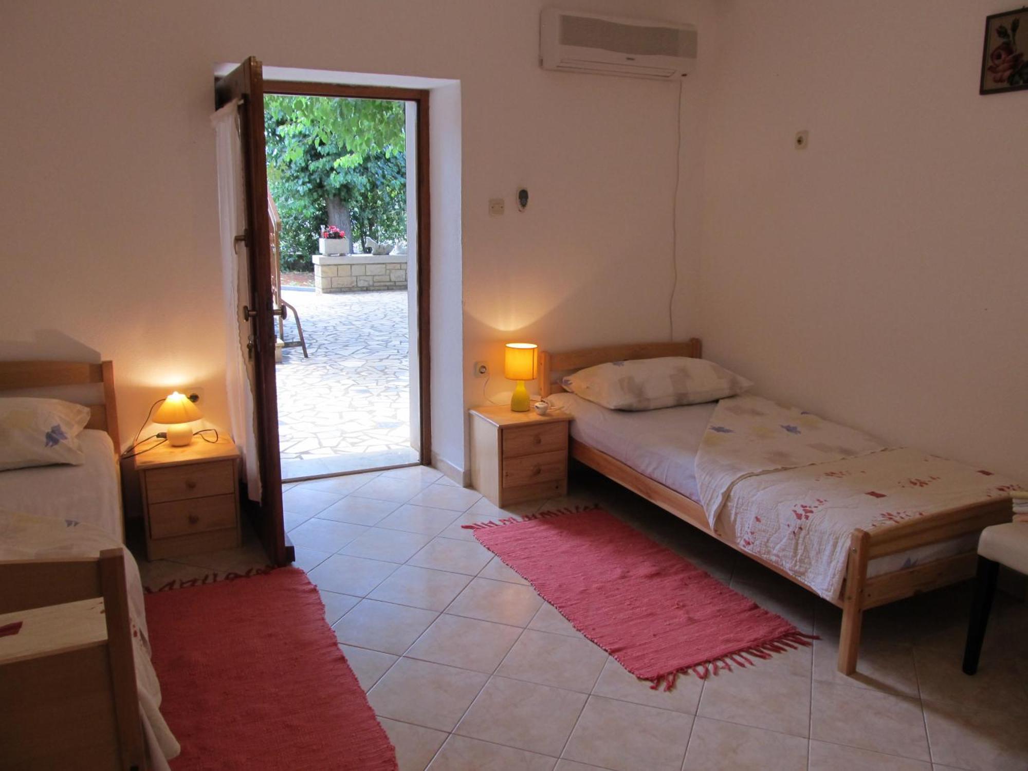Apartments Vesna With Pool - New! Sveti Lovrec Pazenaticki Номер фото