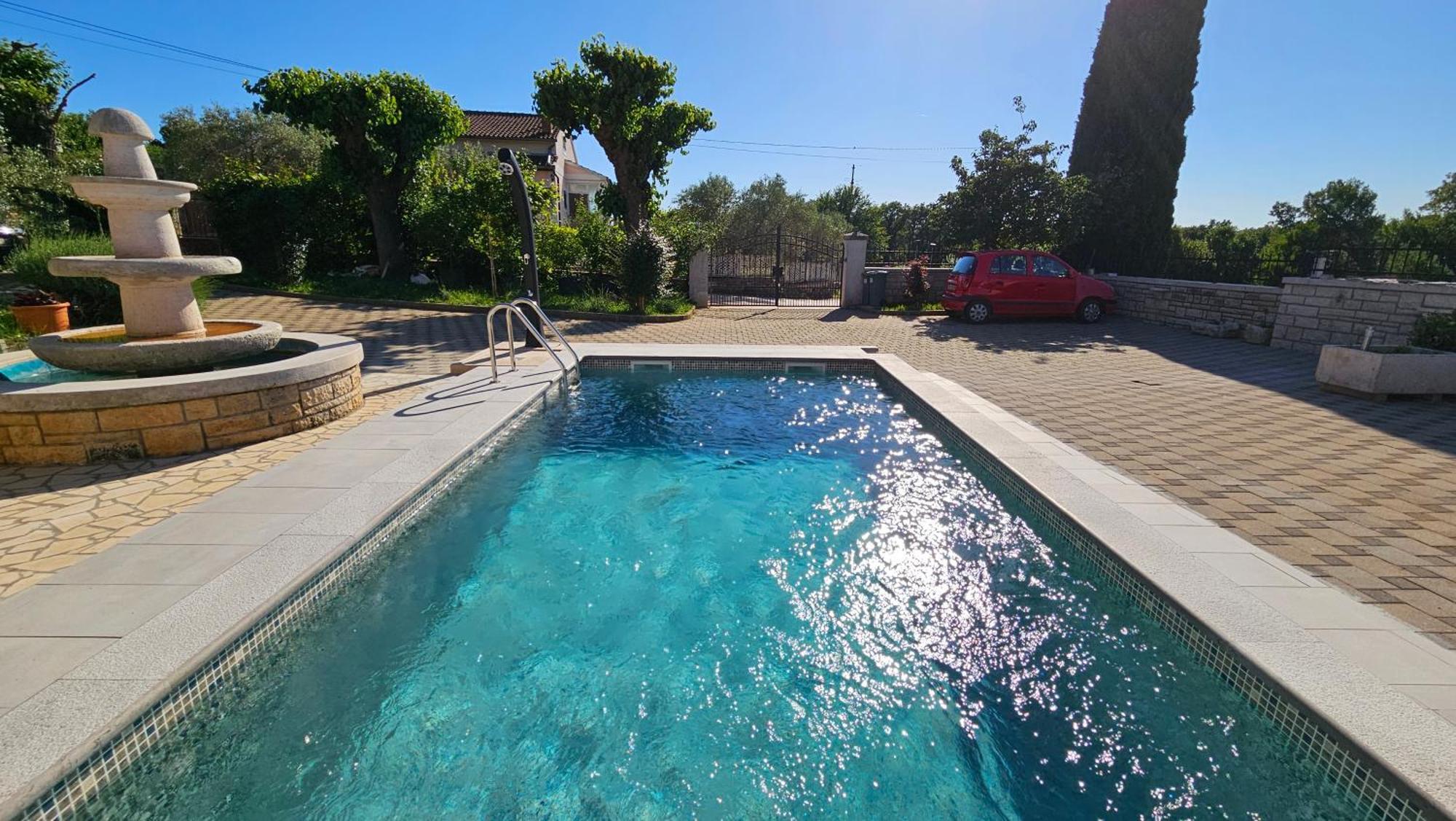 Apartments Vesna With Pool - New! Sveti Lovrec Pazenaticki Екстер'єр фото
